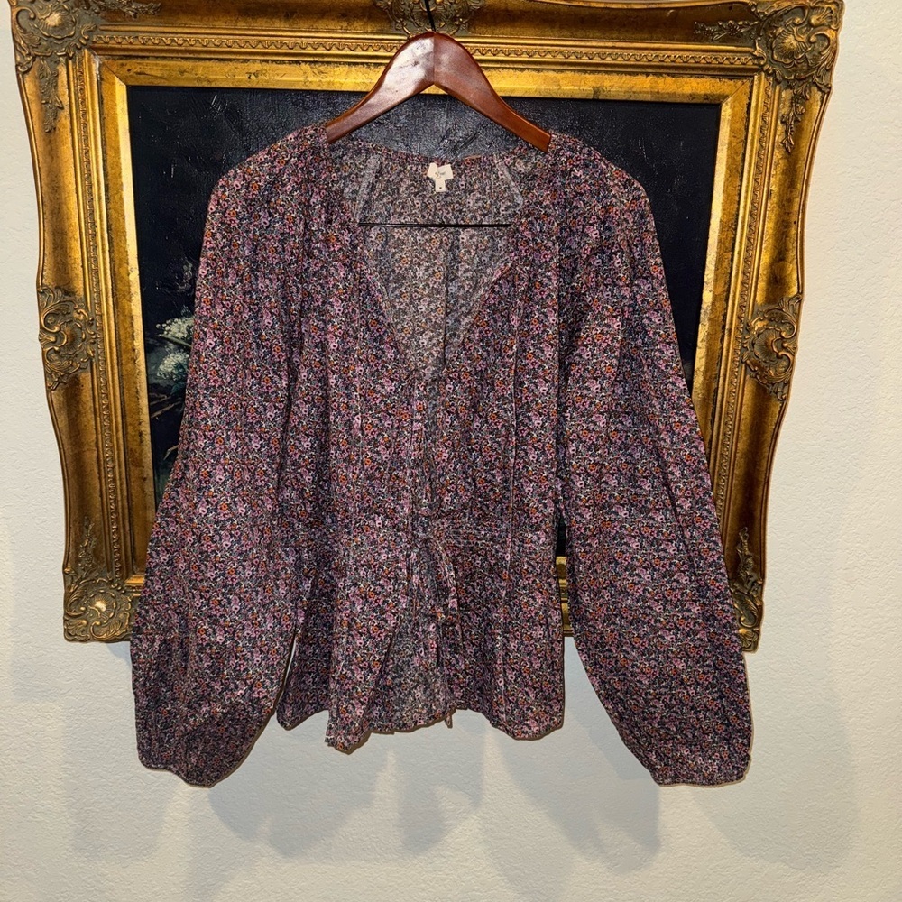 Eze Sur Mer Purple Anthropologie Ditsy Floral Billowing Sleeve Tie Closure Top M